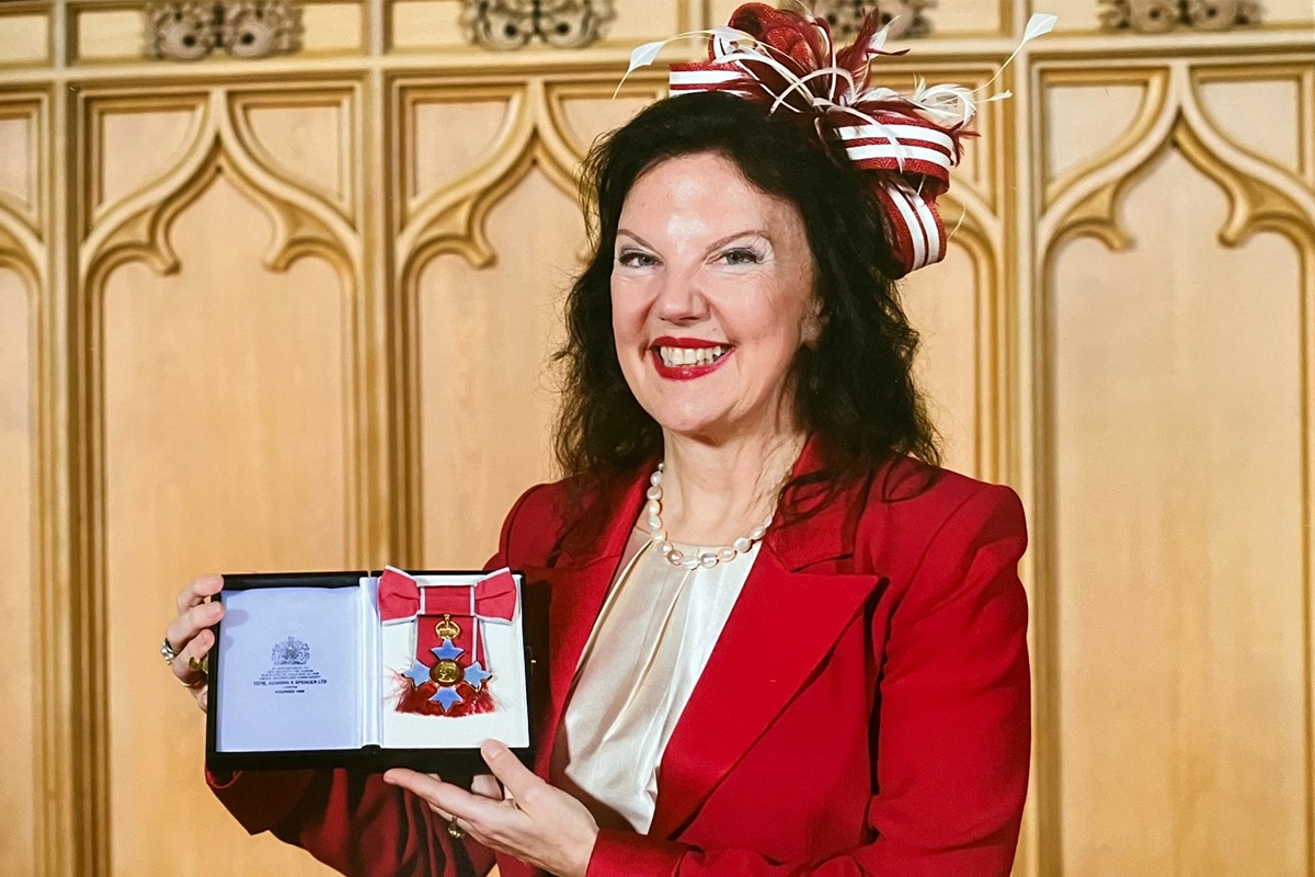 英国着名小提琴家列桃（Tasmin Little）获英王查理斯三世表彰